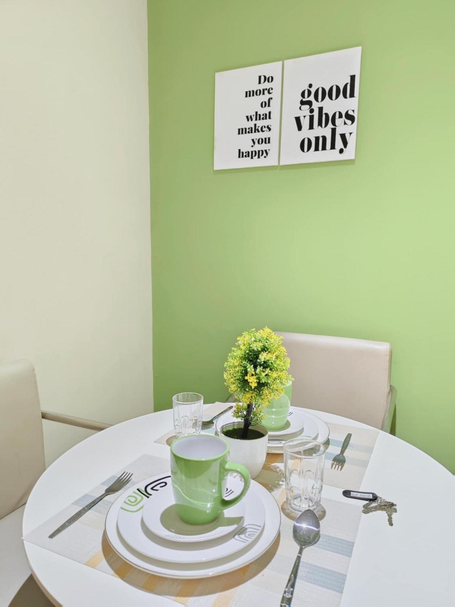 Gramercy Residences Makati By Christine Ph With Balcony Aparthotel Makati City