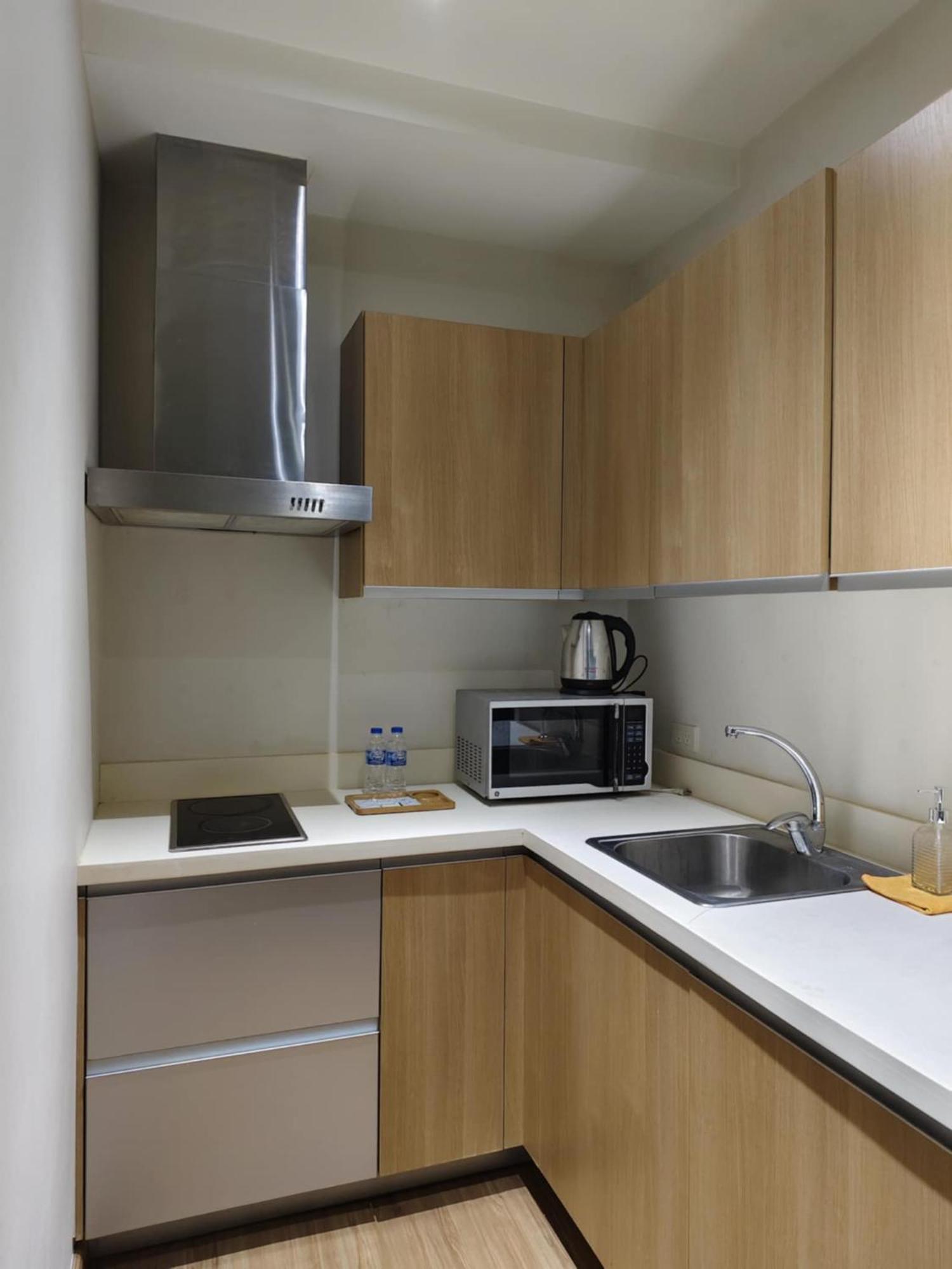 Aparthotel Gramercy Residences Makati By Christine Ph With Balcony Makati City