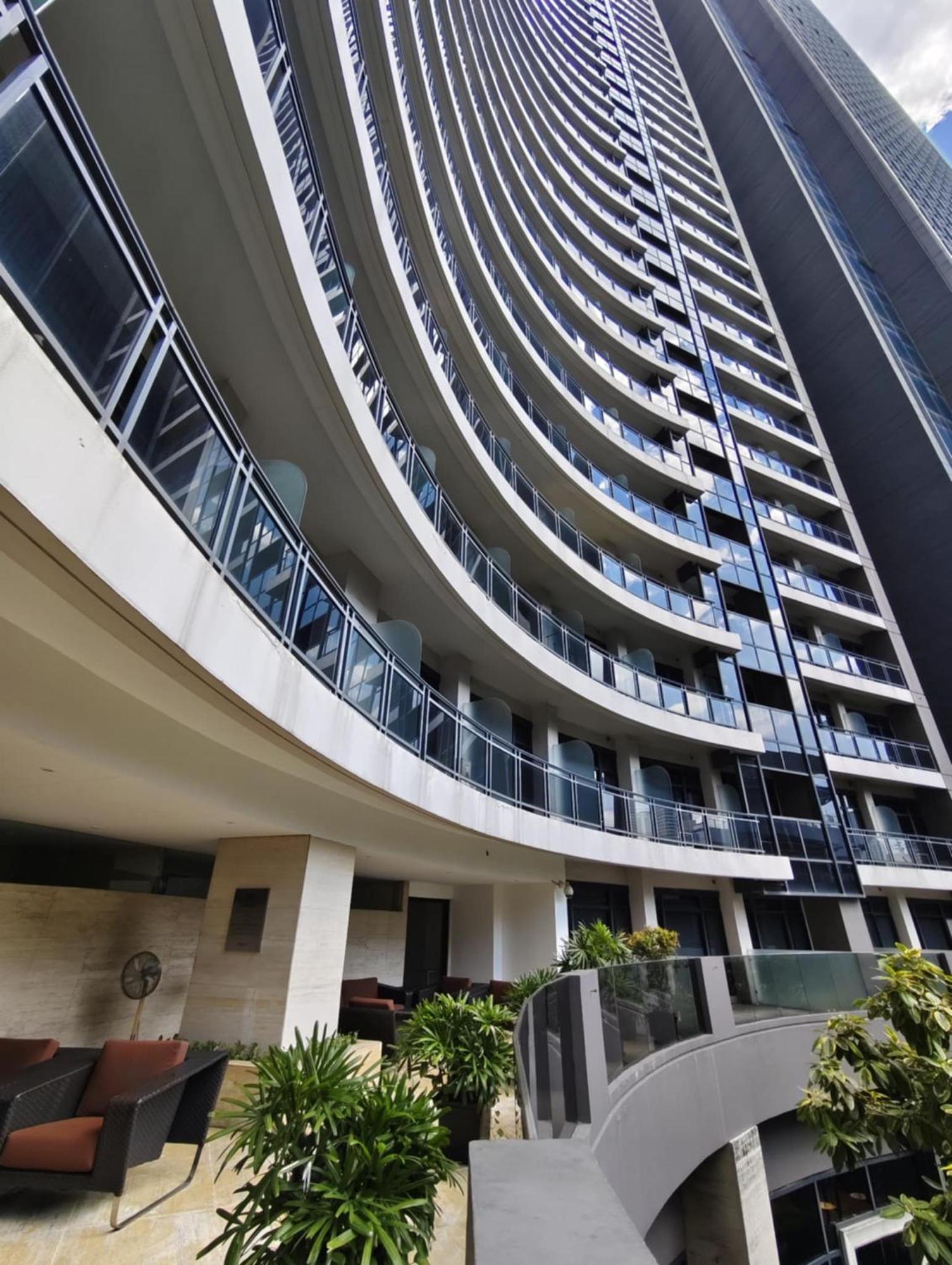 Gramercy Residences Makati By Christine Ph With Balcony Aparthotel