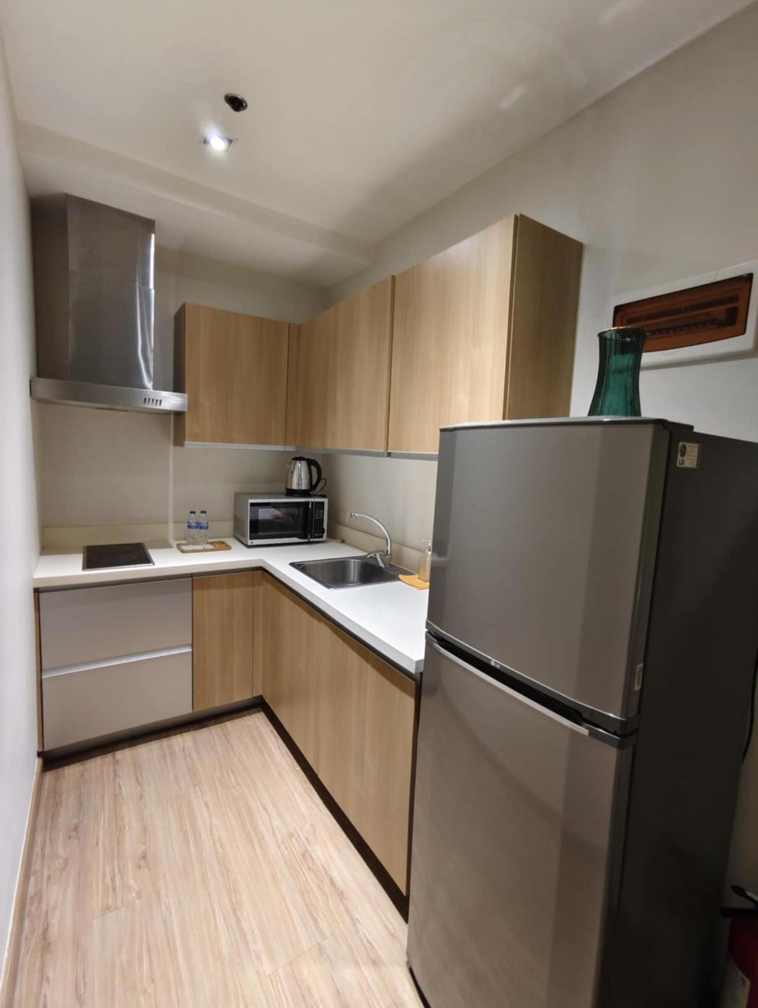 Aparthotel Gramercy Residences Makati By Christine Ph With Balcony