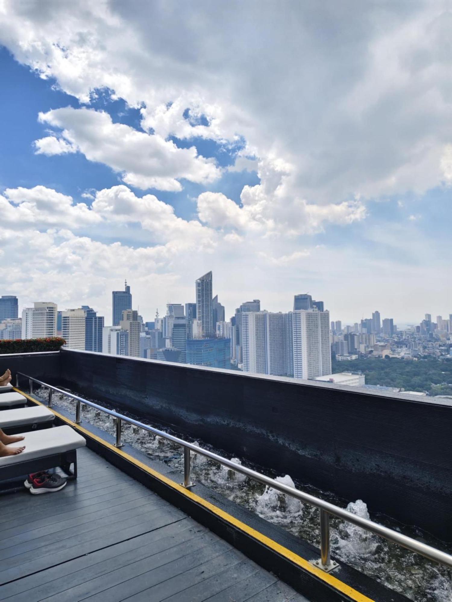Aparthotel Gramercy Residences Makati By Christine Ph With Balcony Makati City