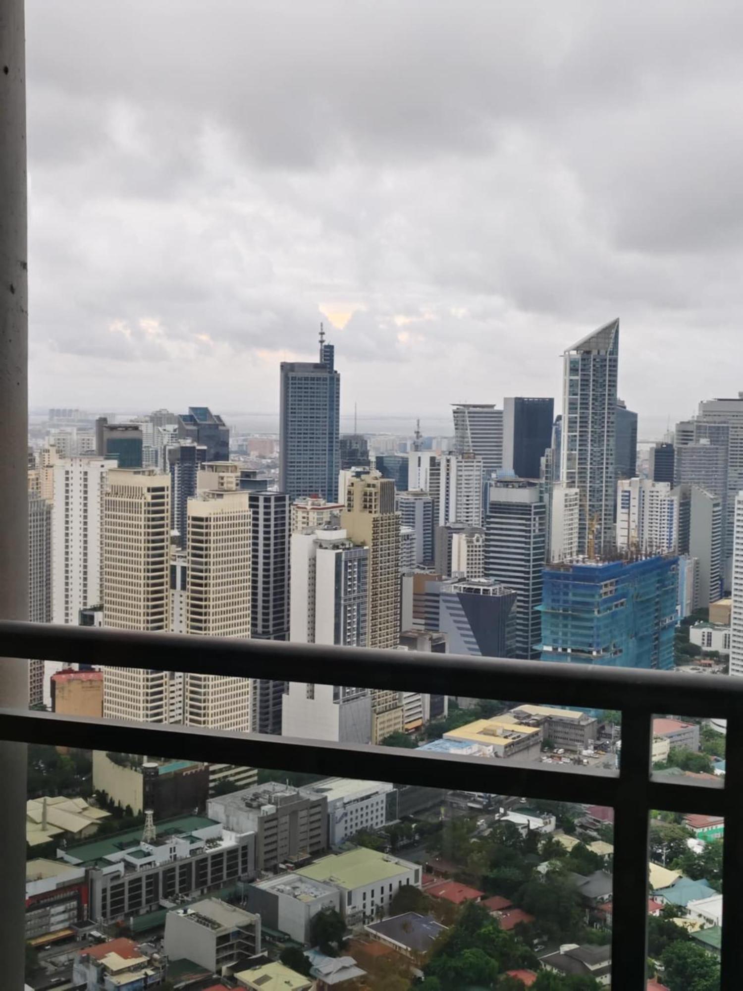 Gramercy Residences Makati By Christine Ph With Balcony * Makati City
